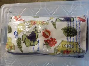 lot 208 image: 10 pc Kitchen Gift Set...