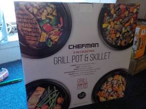 lot 217 image: Chefman 3 in 1 Electric Grill Pot a...