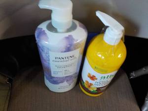 lot 221 image: Shampoo and Conditioner...