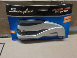 lot 250 image: Swingline Jam Free Stapler...