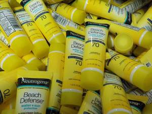 lot 273 image: Banana Box of Neutrogena Beach Defe...