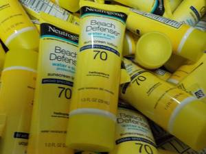 lot 275 image: Banana Box of Neutrogena Beach Defe...