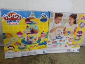 lot 304 image: 2 Play Doh Kitchen Creations...