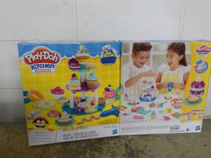 lot 305 image: 2 Play Doh Kitchen Creations...