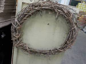 lot 310 image: Vine Wreath 24 x 23...