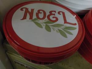 lot 320 image: 25 Plastic Containers with Lids...