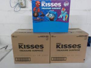 lot 394 image: 2 Cases 80 Count Each Hersheys Tre...