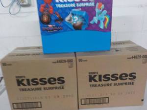 lot 396 image: 2 Cases 80 Count Each Hersheys Tre...