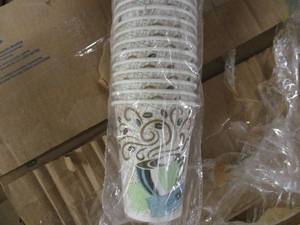 lot 9 image: 1000 Paper Coffee Cups...