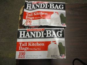 lot 18 image: Zoo 13 Gal. Garbage Bags...