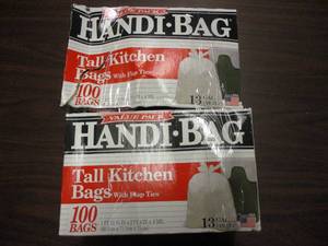 lot 19 image: Zoo 13 Gal. Garbage Bags...