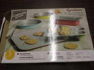 lot 28 image: Bakeware Set...