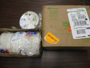 lot 105 image: 960 Disposable Spoons, and 500 Pape...