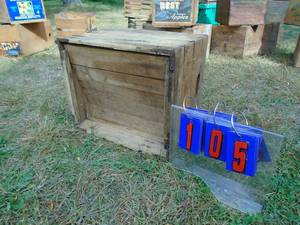 lot 105 image: Wood collapsible grocery box. Unmarked. Nice condition. As shown.