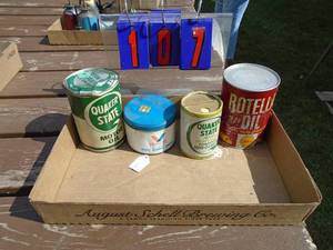 lot 107 image: Qty of 4 vintage oilgrease cans. As shown.