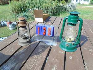lot 138 image: Qty of 2 kind of old oil lanterns. As shown.