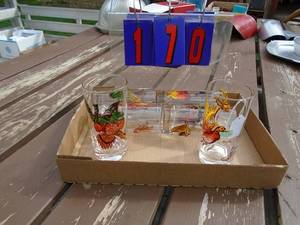 lot 170 image: Flat of glassware with bird paintings. As shown.