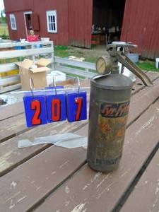 lot 207 image: Vintage fryer brass extinguisher. Very old. As shown.