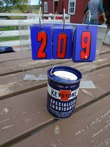 lot 209 image: 1 LB Keystone lubricant sample can. Very nice shape except for small dent. As shown.