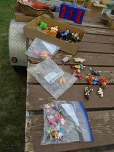 lot 218 image: Flat of assorted childrens toy figuriens. Some vintage. As shown.