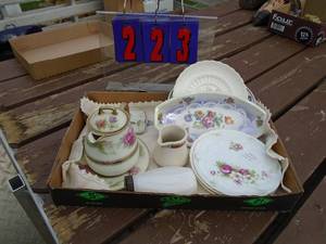 lot 223 image: Flat of vintage tea set. As shown.
