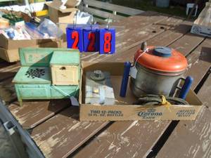 lot 228 image: Vintage popcorn popper & childs store. As shown.
