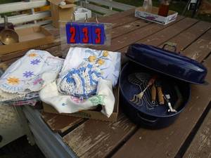 lot 233 image: Porcelien roastser with hand towels & kitchen gadgets. As shown.