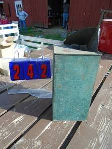 lot 242 image: Vintage perfection tea tin. Nice shape. As shown.