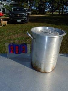 lot 283 image: Large turkey fryer pot. As shown.