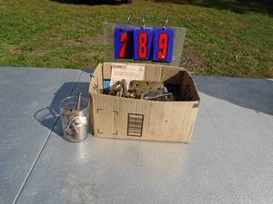 lot 289 image: Box of assorted brass hinges & ceramic casters. As shown.