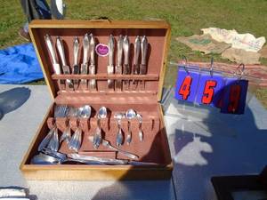lot 459 image: Flatware set in box. As shown.