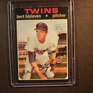 lot 26 image: Bert Blyleven Rookie Card No. 26