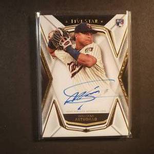 lot 70 image: Willians Astudillo Five Star Rookie Autographed Card FSA-WA
