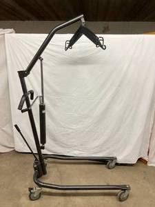 MSRP $1300 Drive Manual Hydraulic Patient Lift 13023SV 450lb Capacity&nbspSilver Vein Finish &amp Steel Construction Provides Maximum Strength - Excellent Condition&nbsp Comes With Used Sling