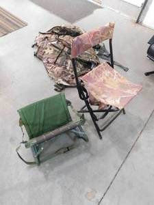 lot 9 image: 2 folding hunting chairs and 2 camo padded seat cusions for hunting stand