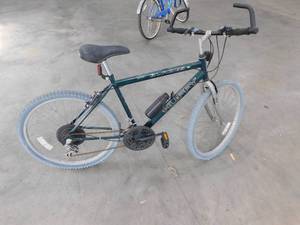 lot 26 image: Huffy Mens 26 Bike