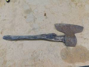 lot 90 image: Antique Vintage AXE