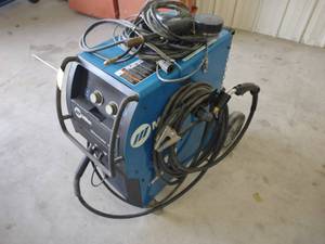 lot 30 image: Miller Millermatic 350P Digital Wir...