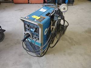 lot 32 image: Miller Millermatic Pulser 160 Amp W...