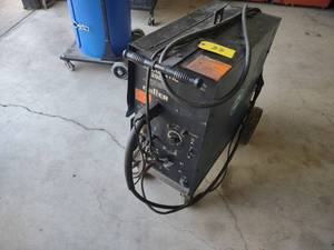 lot 33 image: Miller Millermatic 200 Amp Wire Wel...