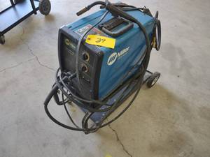 lot 39 image: Miller Millermatic 135  Wire Welder...