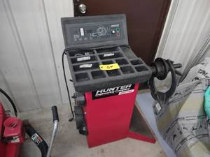 lot 54 image: Hunter DSP7700 Tire Balancer...