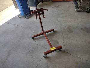 lot 63 image: Heavy Duty Engine Stand, 1000 lb. C...