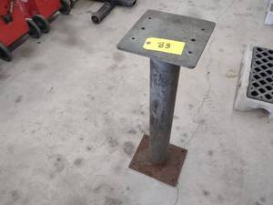 lot 83 image: GrinderVise Stand, 10x10x36 ...