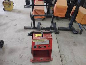 lot 91 image: Panel Beater 10-10-DS Deluxe Dent P...