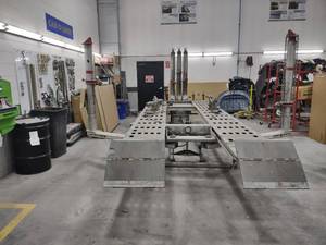 lot 1 image: Chief EZ Liner S21 Frame Rack, Mode...