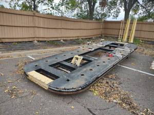 lot 4 image: Chassis Liner TruckN Revolution 22...