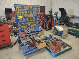 lot 10 image: Assorted Car-O-Liner Truck Mount At...