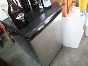 Danby beer keg cooler, 24x24x39H...