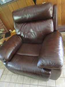 Archer Daven power recliner, leathe...